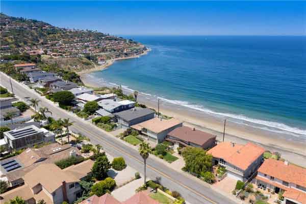 Oceanfront homes on Paseo De La Playa in the Hollywood Riviera of Redondo Beach.